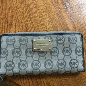 Michael kors wallet